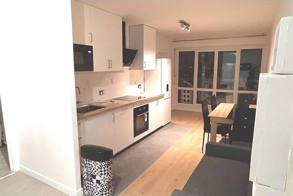 Parisian Cosy Flat With Balcony Apartment อาร์ฌ็องเตย ภายนอก รูปภาพ