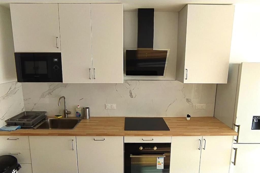Parisian Cosy Flat With Balcony Apartment อาร์ฌ็องเตย ภายนอก รูปภาพ
