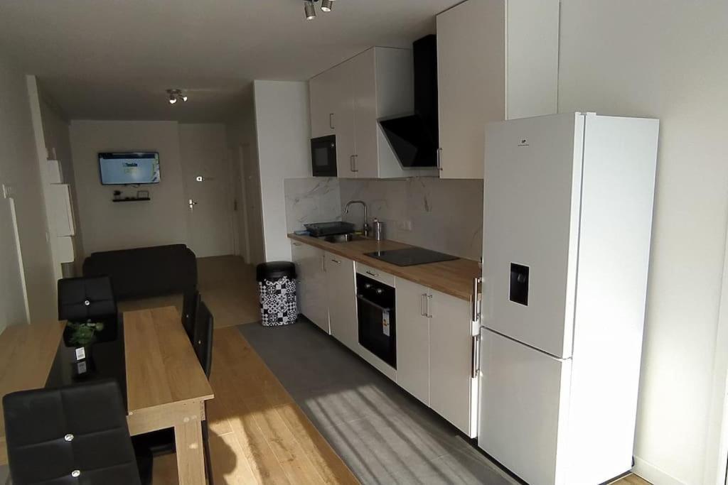 Parisian Cosy Flat With Balcony Apartment อาร์ฌ็องเตย ภายนอก รูปภาพ
