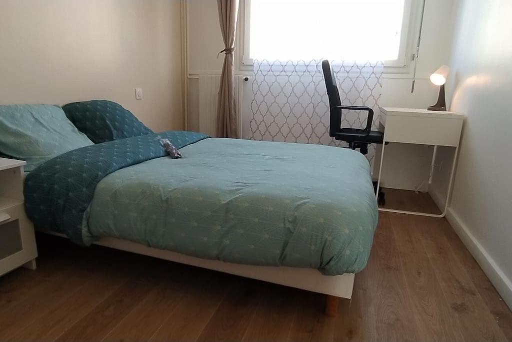 Parisian Cosy Flat With Balcony Apartment อาร์ฌ็องเตย ภายนอก รูปภาพ
