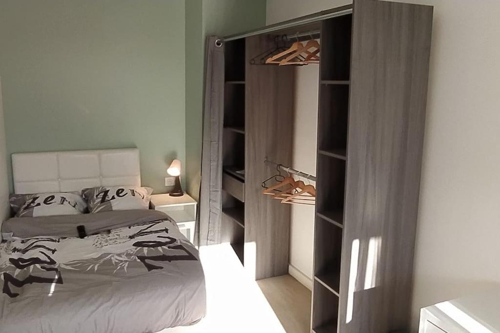Parisian Cosy Flat With Balcony Apartment อาร์ฌ็องเตย ภายนอก รูปภาพ