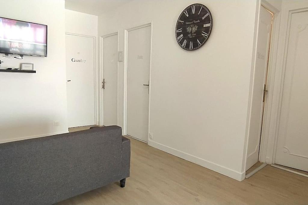 Parisian Cosy Flat With Balcony Apartment อาร์ฌ็องเตย ภายนอก รูปภาพ