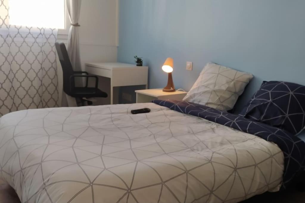 Parisian Cosy Flat With Balcony Apartment อาร์ฌ็องเตย ภายนอก รูปภาพ