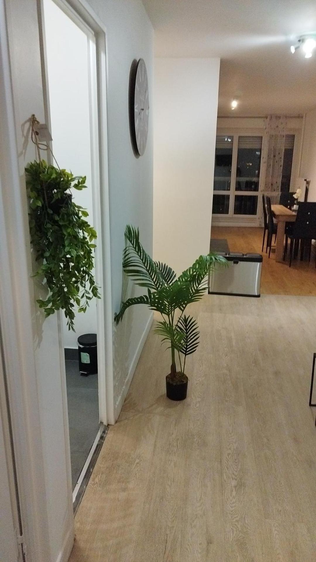 Parisian Cosy Flat With Balcony Apartment อาร์ฌ็องเตย ภายนอก รูปภาพ