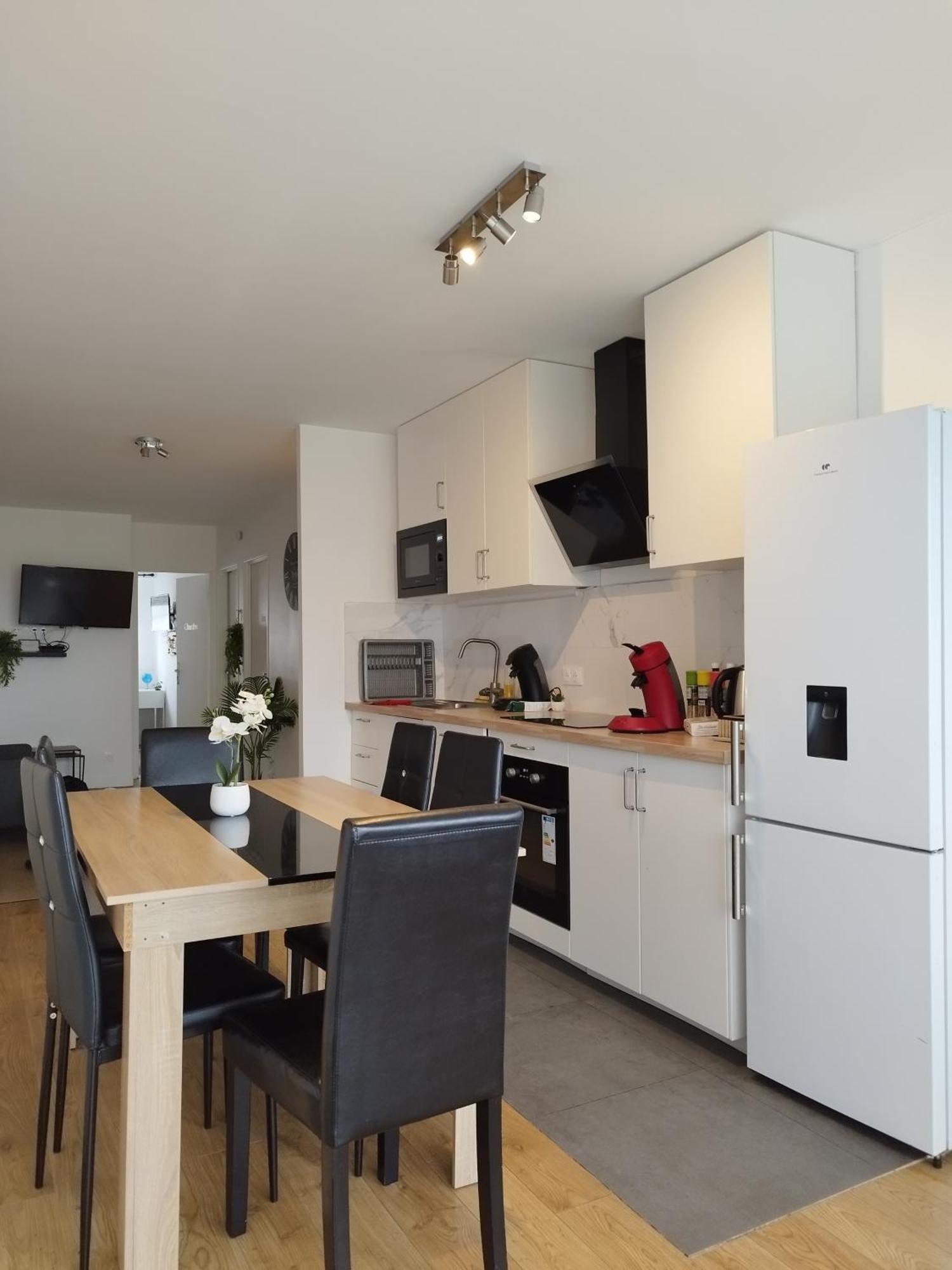 Parisian Cosy Flat With Balcony Apartment อาร์ฌ็องเตย ภายนอก รูปภาพ