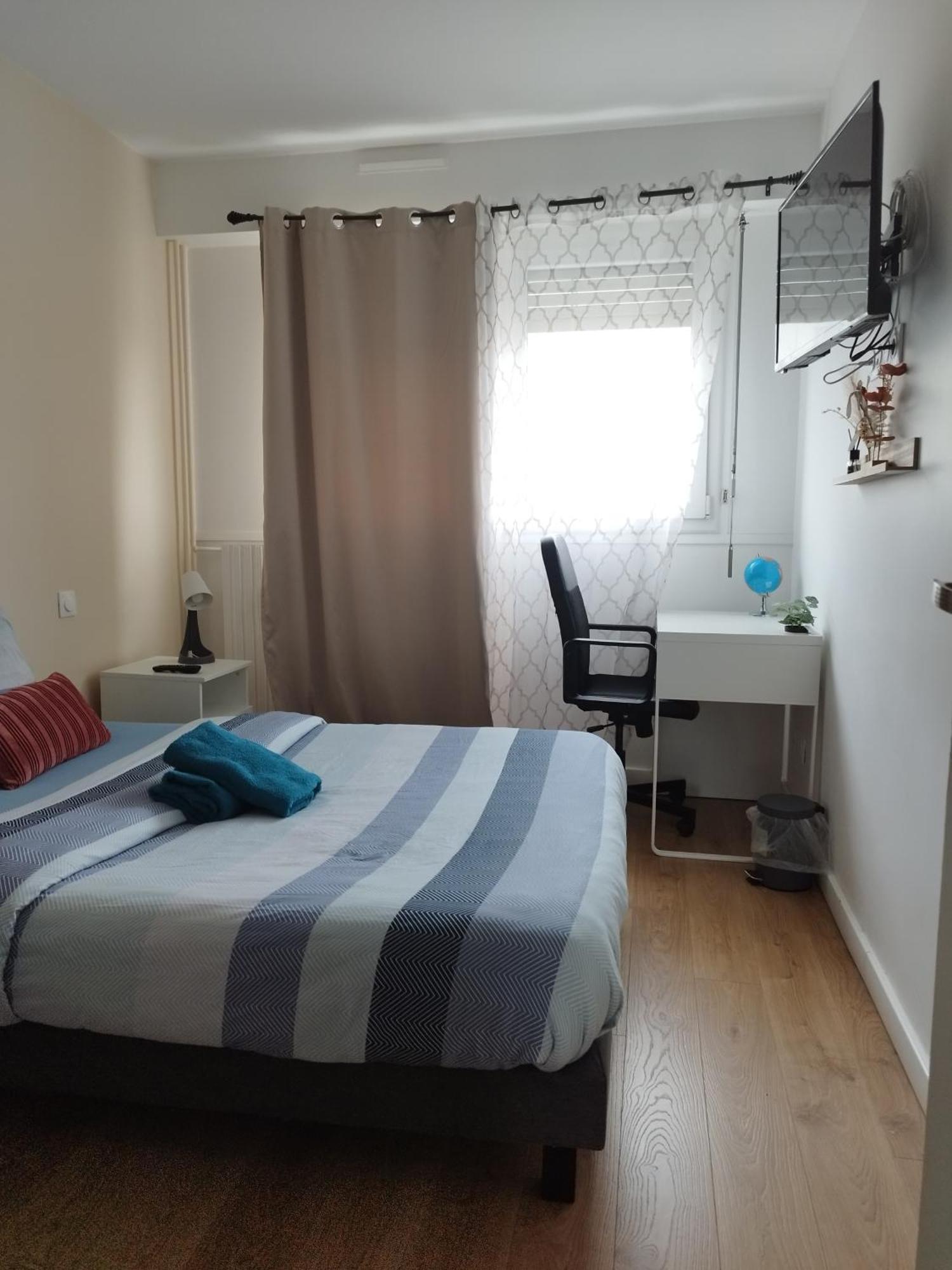 Parisian Cosy Flat With Balcony Apartment อาร์ฌ็องเตย ภายนอก รูปภาพ